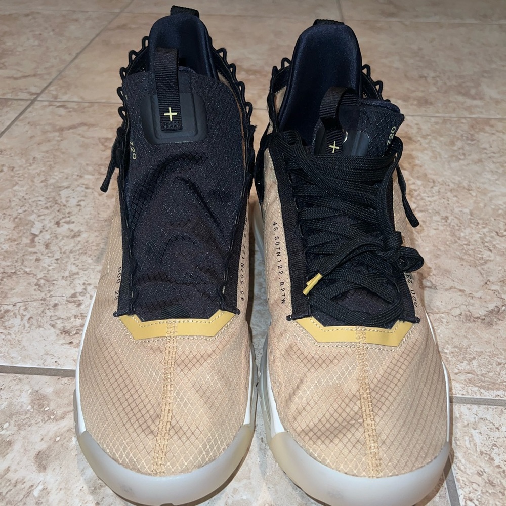 Rare Jordan Proto Max 720
Club Gold CLUB GOLD/BLACK-WHITE-ANTHRACITE